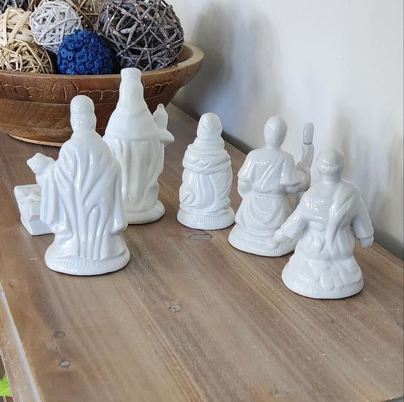 ✨ Windsor Collection White Ceramic Nativity Set – 6 Piece, Christmas Décor - Picture 9 of 14